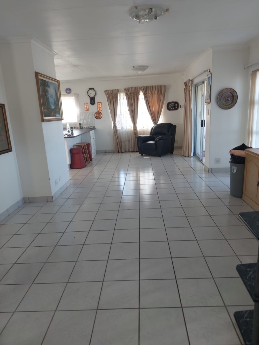 5 Bedroom Property for Sale in Wavecrest Eastern Cape